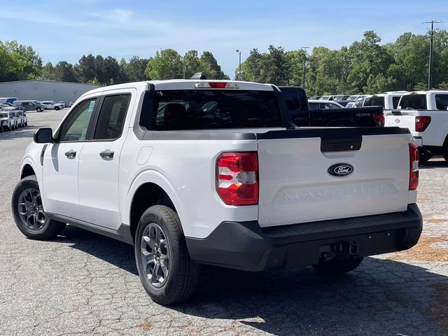 2025 Oxford White Ford Maverick XLT AWD Truck