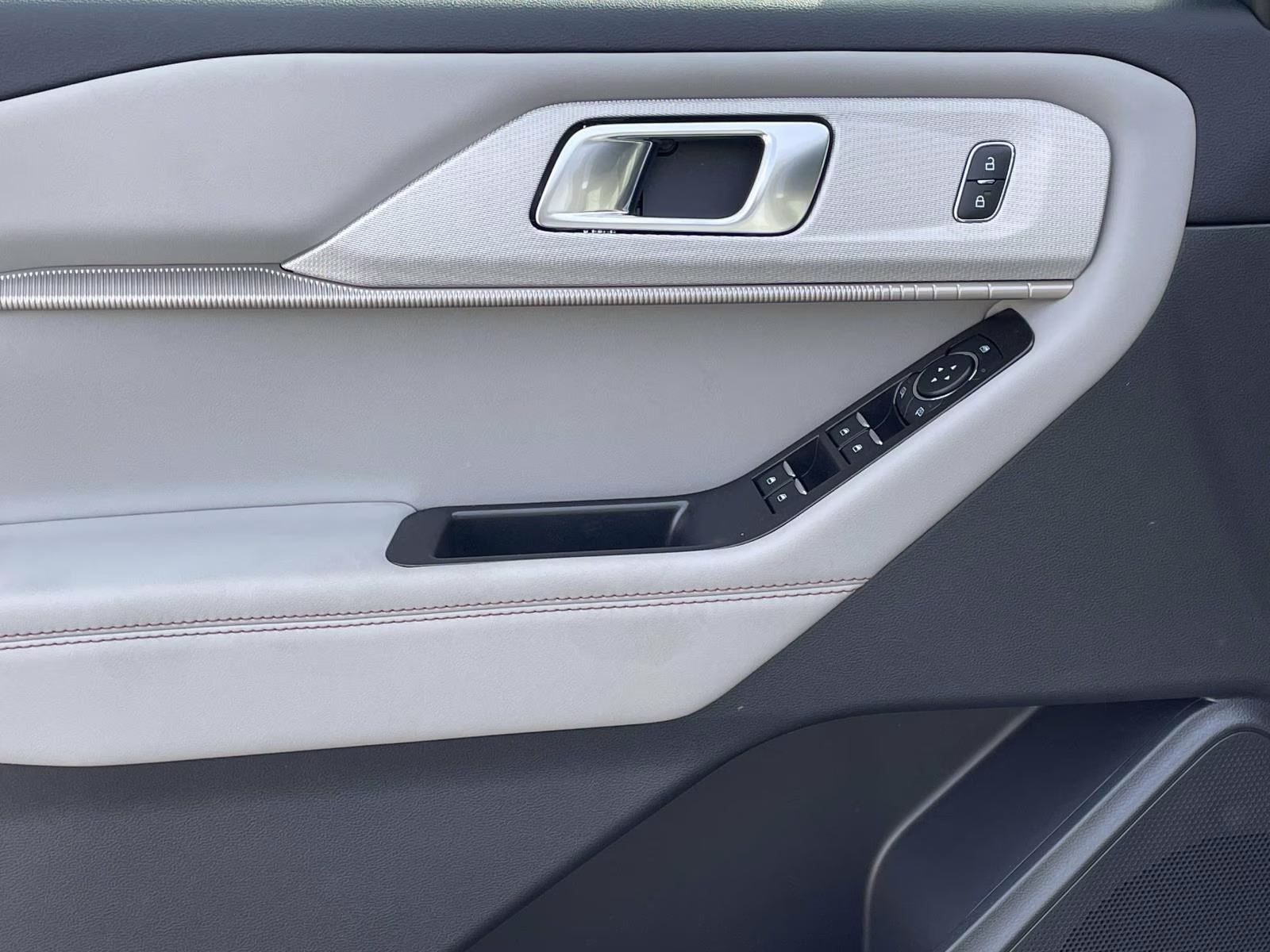 2026 White Metallic Ford Explorer Active RWD SUV