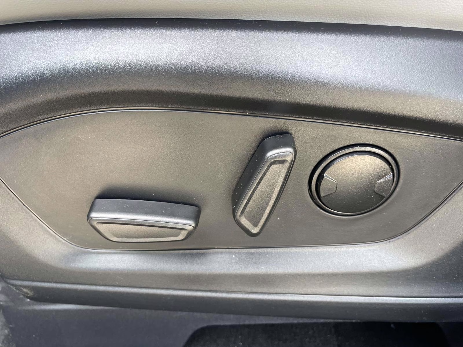 2026 White Metallic Ford Explorer Active RWD SUV