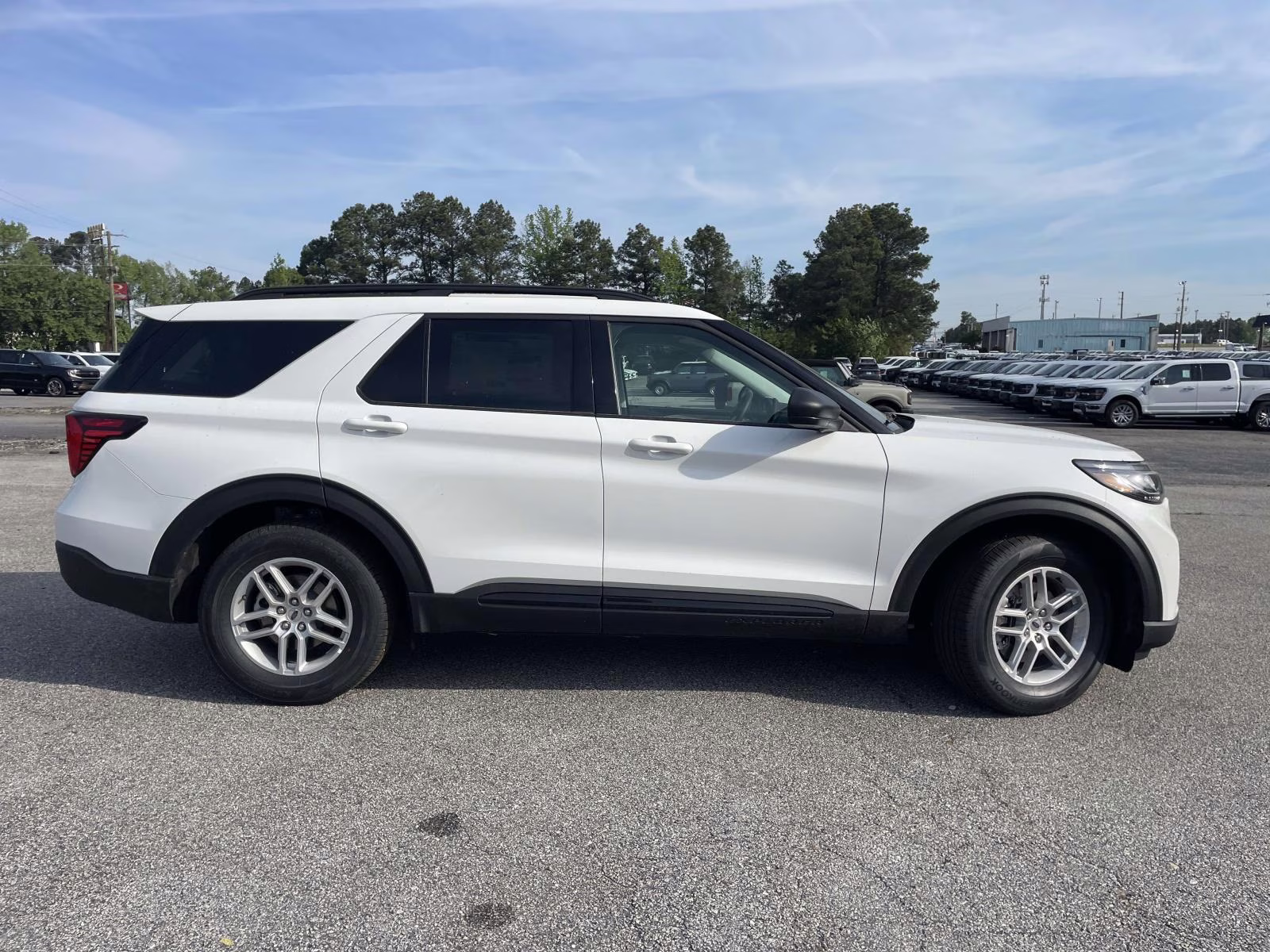 2026 White Metallic Ford Explorer Active RWD SUV