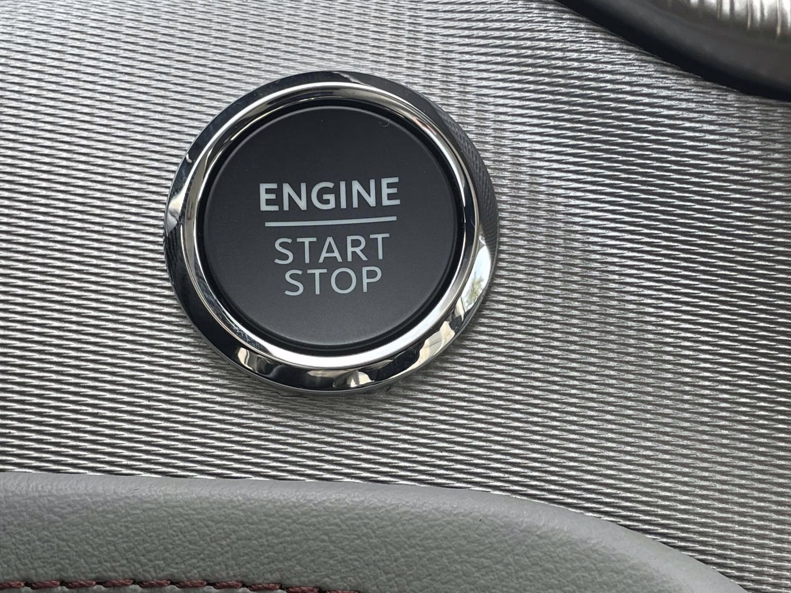 2026 White Metallic Ford Explorer Active RWD SUV