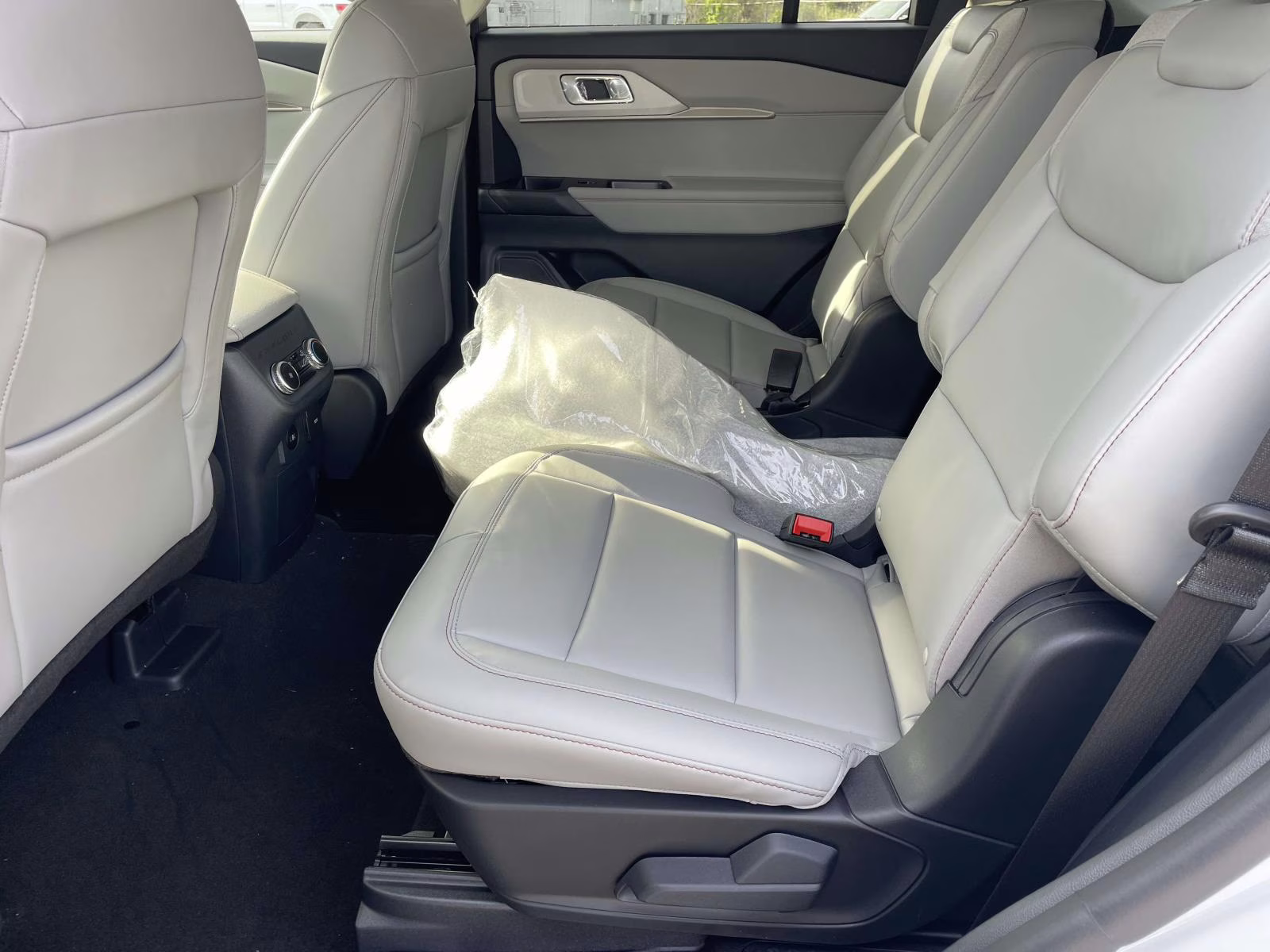 2026 White Metallic Ford Explorer Active RWD SUV