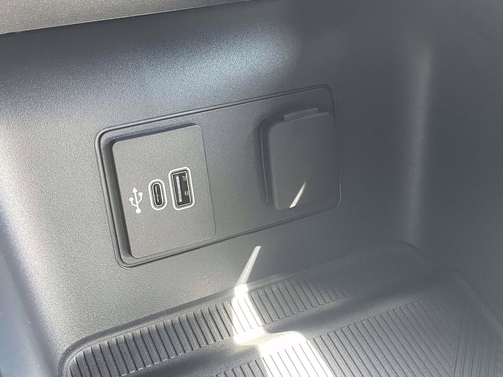 2026 Gray Metallic Ford Explorer Active RWD SUV