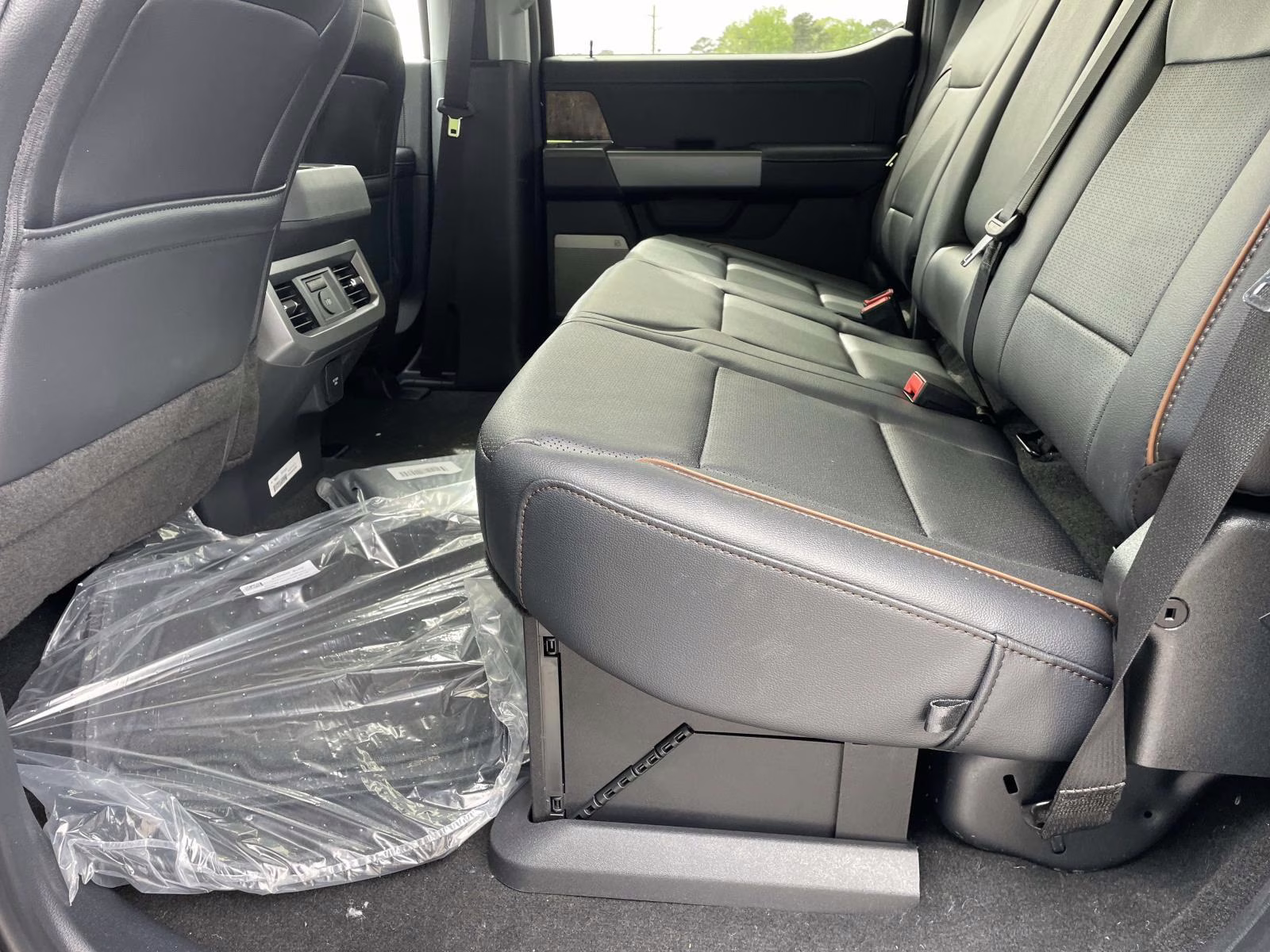 2026 Black Ford Super Duty F-250 SRW Lariat 4X4 Truck