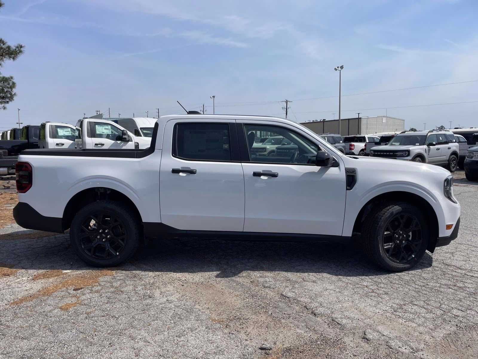 2025 Oxford White Ford Maverick XLT AWD Truck