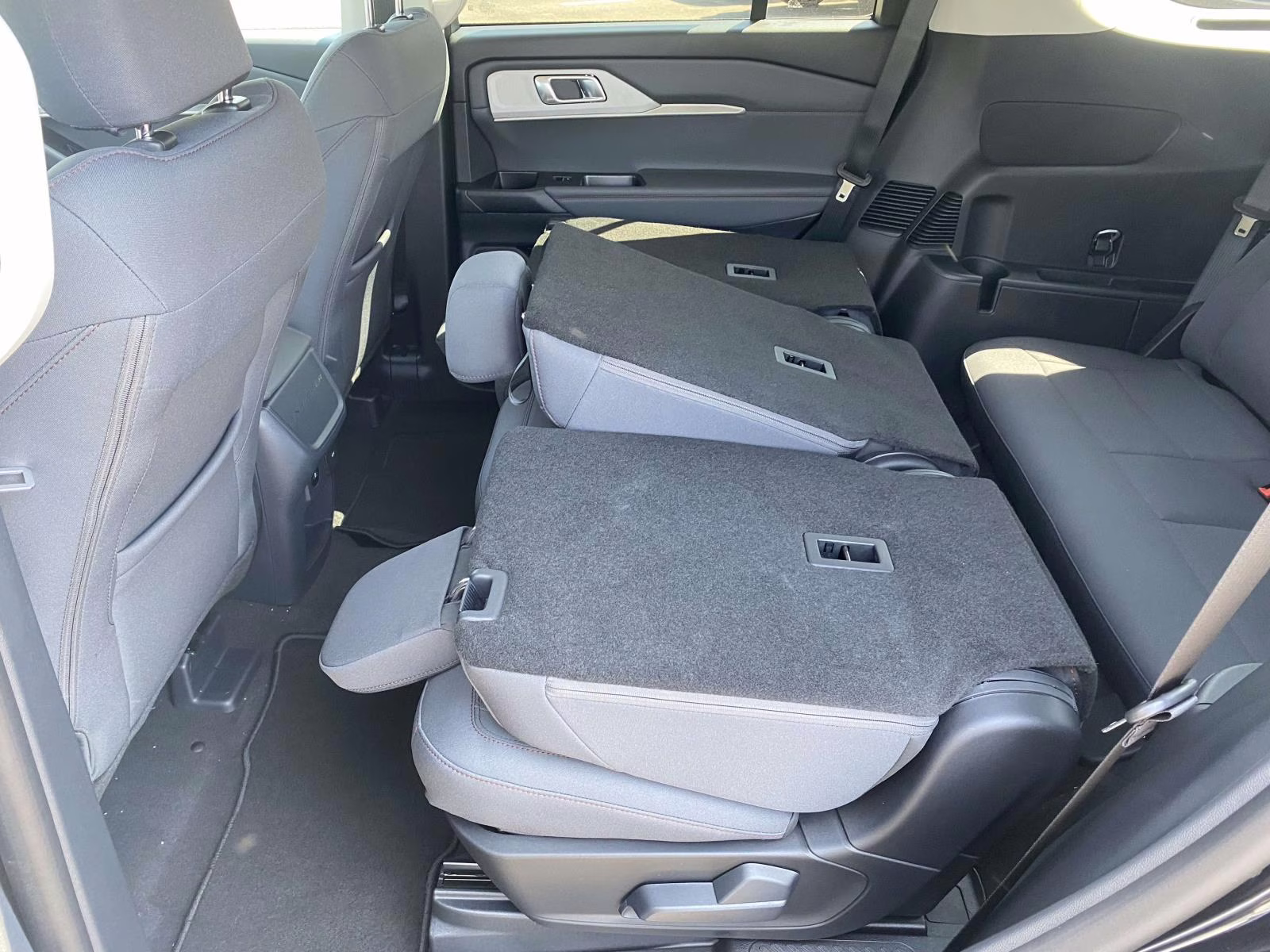 2026 Black Metallic Ford Explorer Active RWD SUV