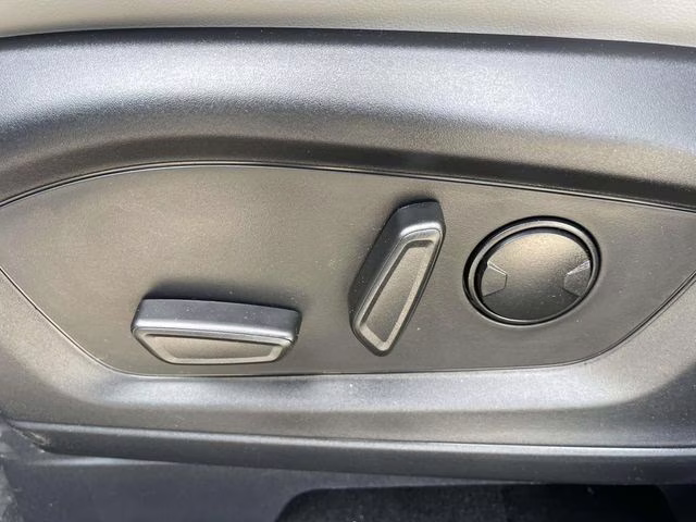 2026 White Metallic Ford Explorer Active RWD SUV