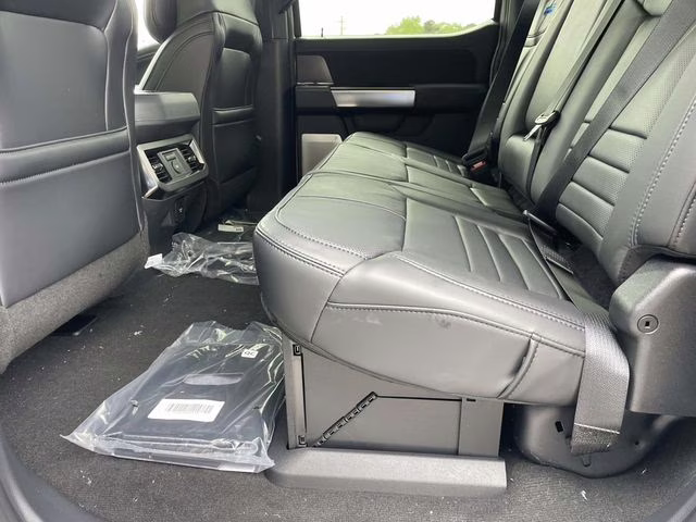 2026 White Ford Super Duty F-250 SRW Platinum 4X4 Truck