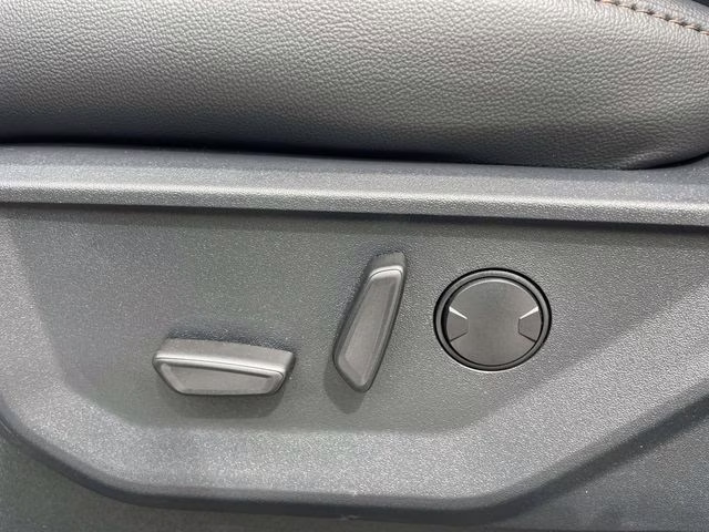 2026 Avalanche Ford Super Duty F-250 SRW Lariat 4X4 Truck