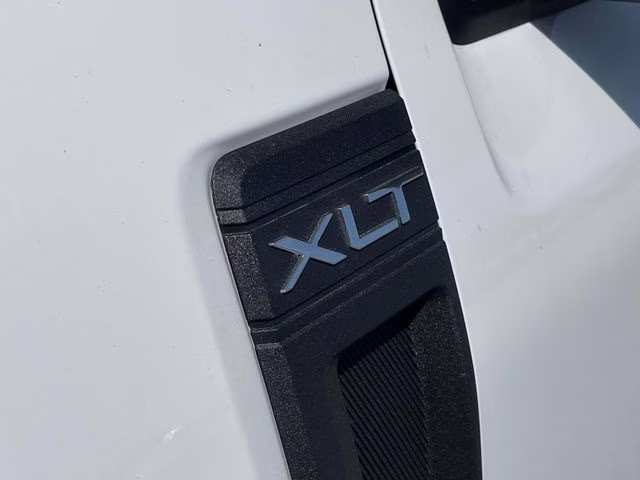 2025 Oxford White Ford Maverick XLT AWD Truck