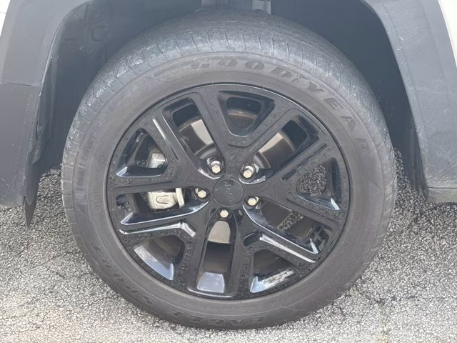 2023 Alpine White Clearcoat Jeep Renegade Altitude 4X4 SUV