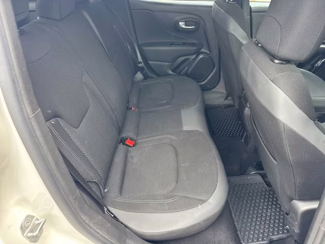 2023 Alpine White Clearcoat Jeep Renegade Altitude 4X4 SUV