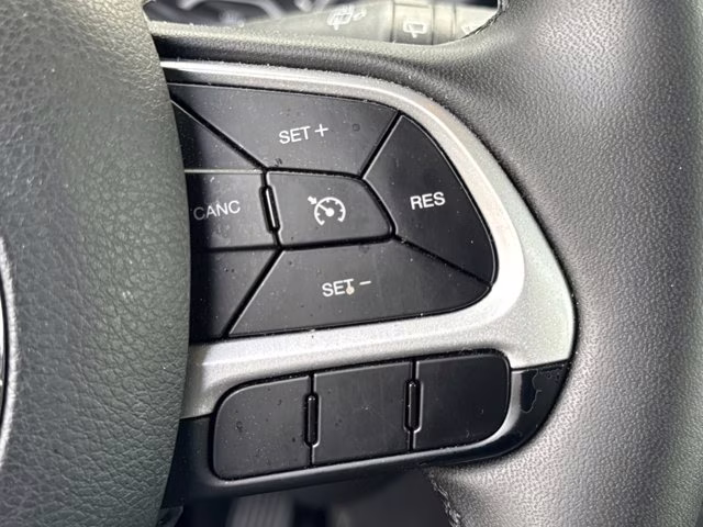 2023 Alpine White Clearcoat Jeep Renegade Altitude 4X4 SUV