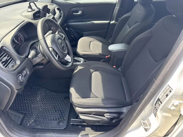 2023 Alpine White Clearcoat Jeep Renegade Altitude 4X4 SUV