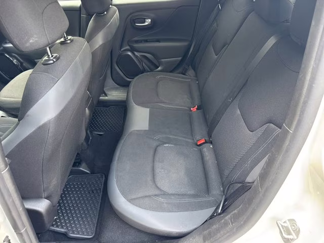 2023 Alpine White Clearcoat Jeep Renegade Altitude 4X4 SUV