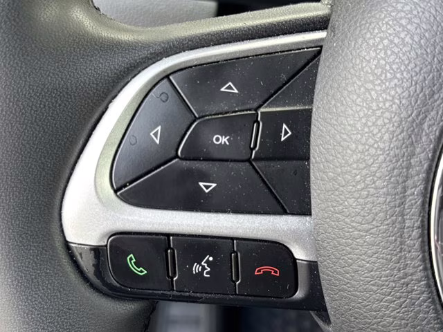 2023 Alpine White Clearcoat Jeep Renegade Altitude 4X4 SUV