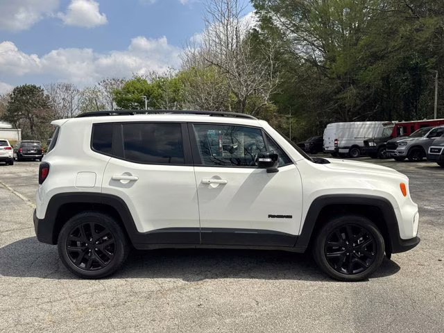 2023 Alpine White Clearcoat Jeep Renegade Altitude 4X4 SUV