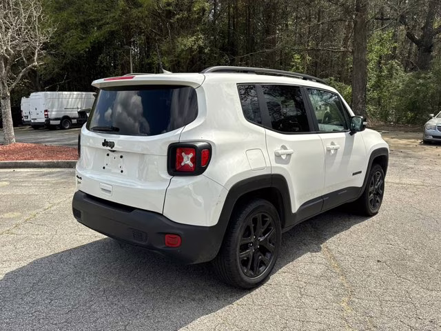 2023 Alpine White Clearcoat Jeep Renegade Altitude 4X4 SUV