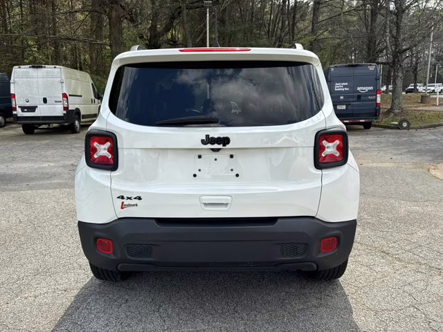 2023 Alpine White Clearcoat Jeep Renegade Altitude 4X4 SUV