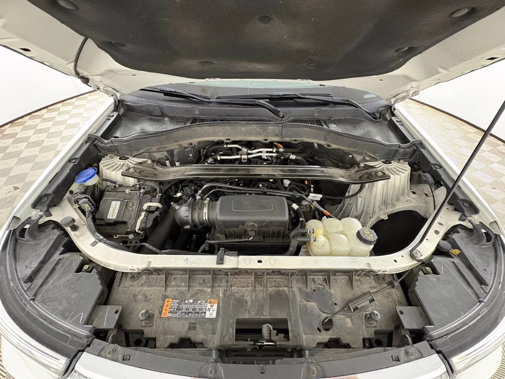 2021 Star White Metallic Tri-Coat Ford Explorer Limited RWD SUV