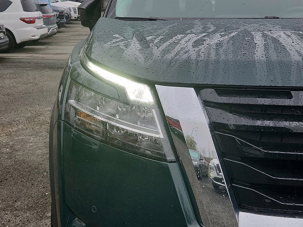 2023 Obsidian Green Pearl/Super Black Nissan Pathfinder Platinum 4X4 SUV