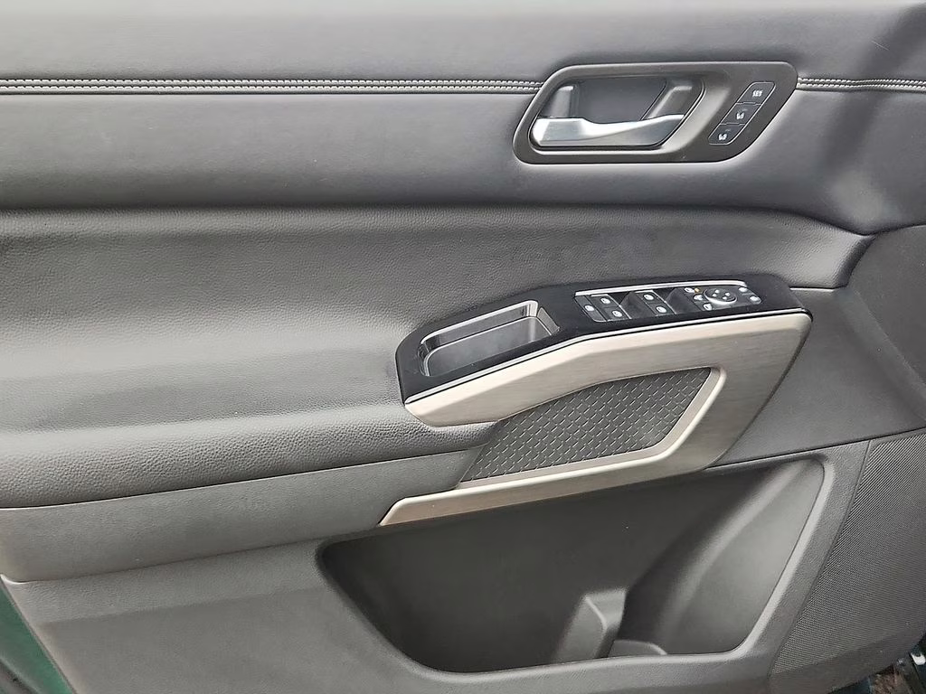 2023 Obsidian Green Pearl/Super Black Nissan Pathfinder Platinum 4X4 SUV