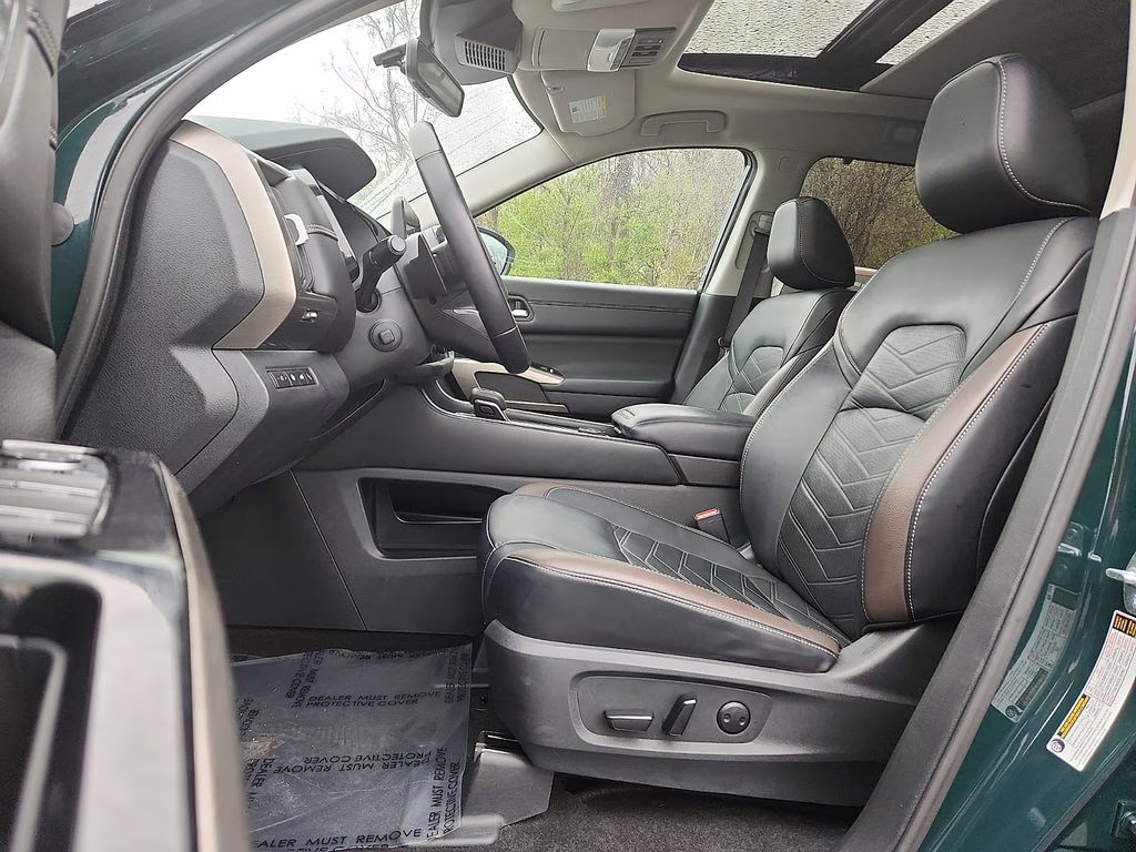 2023 Obsidian Green Pearl/Super Black Nissan Pathfinder Platinum 4X4 SUV