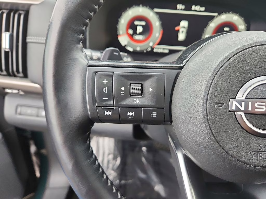 2023 Obsidian Green Pearl/Super Black Nissan Pathfinder Platinum 4X4 SUV