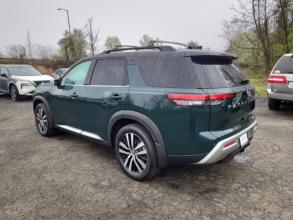 2023 Obsidian Green Pearl/Super Black Nissan Pathfinder Platinum 4X4 SUV