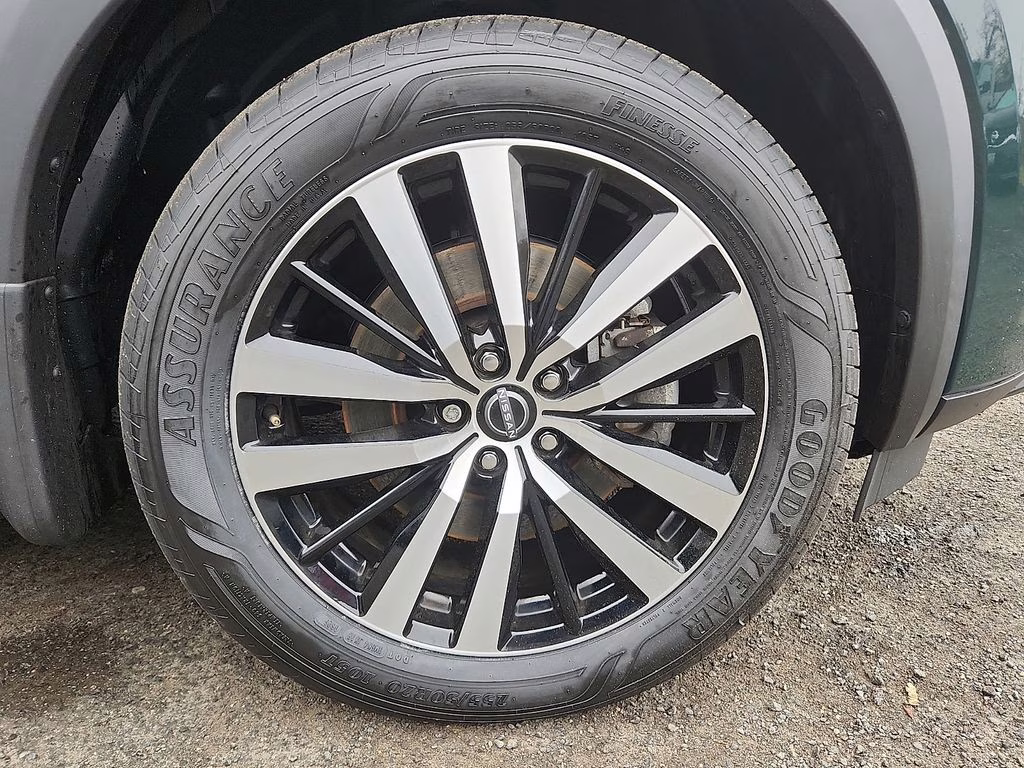 2023 Obsidian Green Pearl/Super Black Nissan Pathfinder Platinum 4X4 SUV