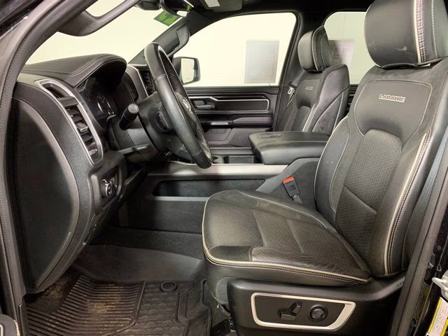 2023 Diamond Black Crystal Pearlcoat Ram 1500 Laramie 4X4 Truck