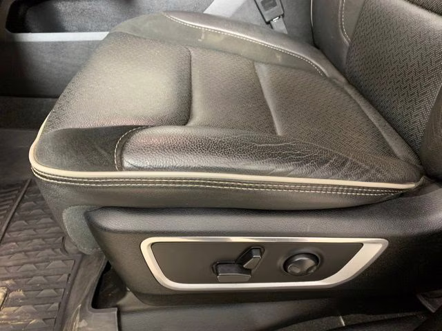 2023 Diamond Black Crystal Pearlcoat Ram 1500 Laramie 4X4 Truck