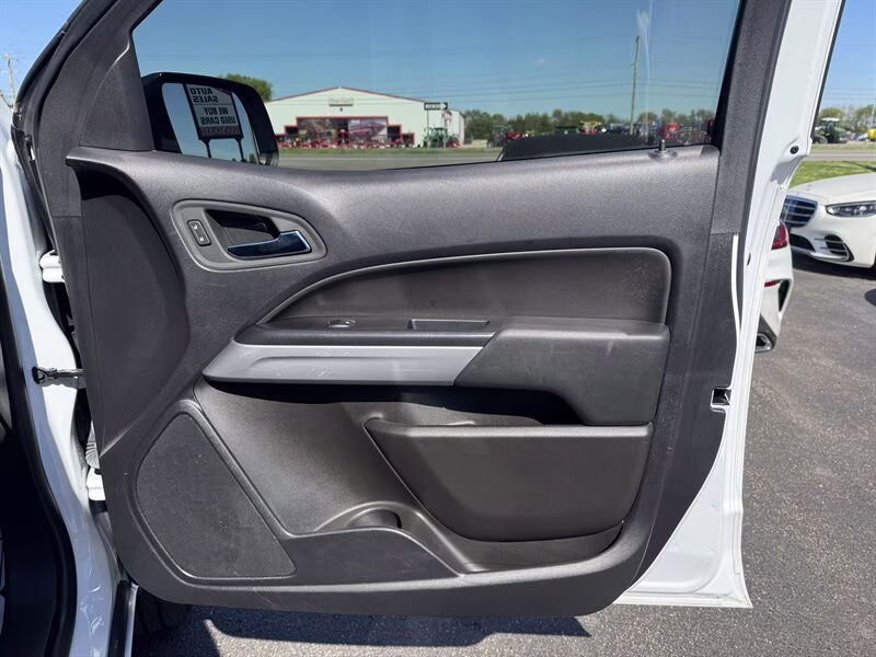 2022 Summit White Chevrolet Colorado LT 4X4 Truck