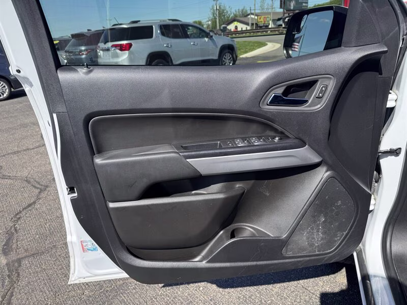 2022 Summit White Chevrolet Colorado LT 4X4 Truck