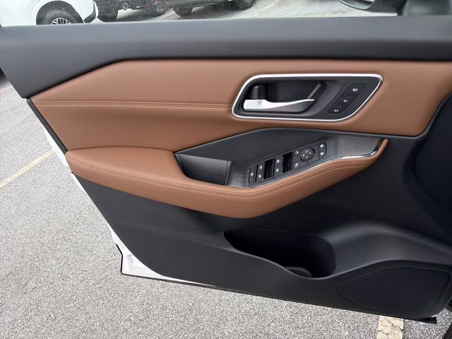 2026 Everest White Pearl Tricoat Nissan Rogue Platinum AWD SUV