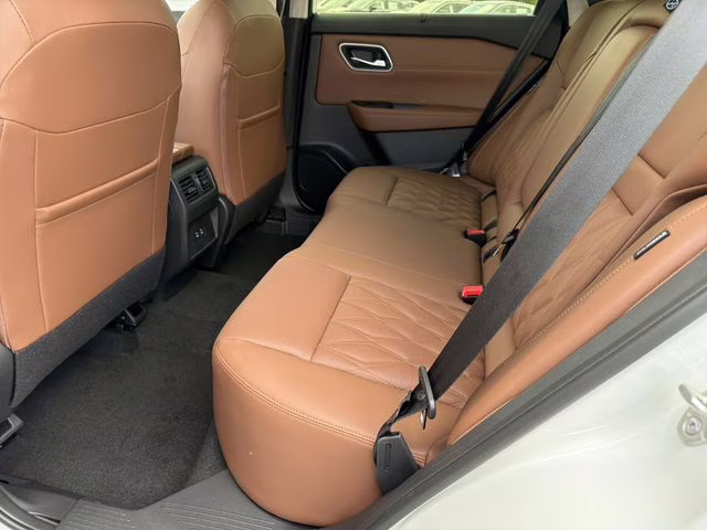 2026 Everest White Pearl Tricoat Nissan Rogue Platinum AWD SUV