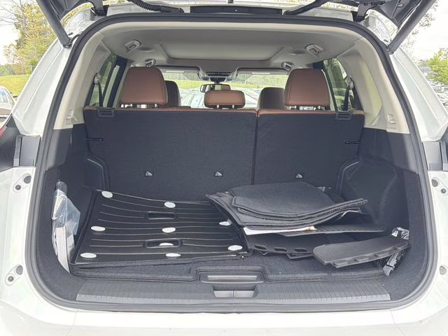 2026 Everest White Pearl Tricoat Nissan Rogue Platinum AWD SUV