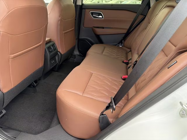 2026 Everest White Pearl Tricoat Nissan Rogue Platinum AWD SUV