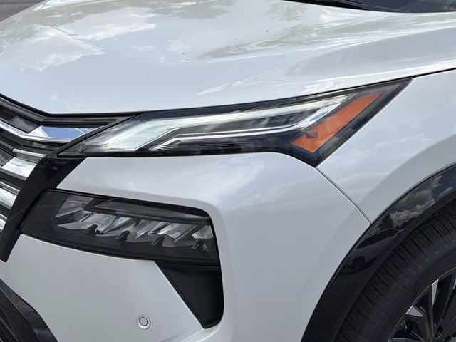 2026 Everest White Pearl Tricoat Nissan Rogue Platinum AWD SUV