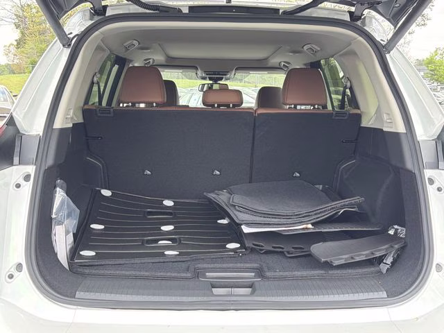 2026 Everest White Pearl Tricoat Nissan Rogue Platinum AWD SUV