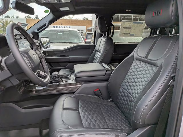 2026 Oxford White Ford F-150 LARIAT 4X4 Truck