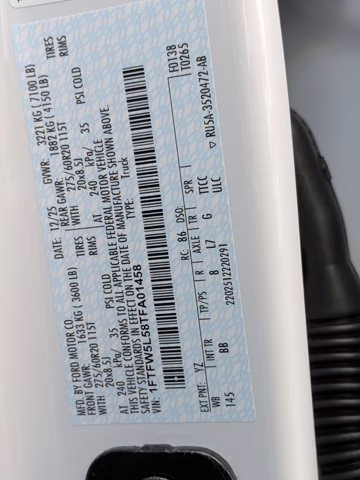 2026 Oxford White Ford F-150 LARIAT 4X4 Truck