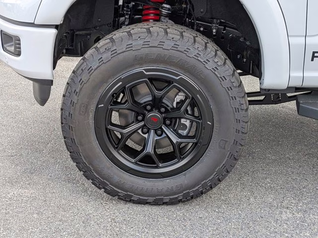 2026 Oxford White Ford F-150 LARIAT 4X4 Truck