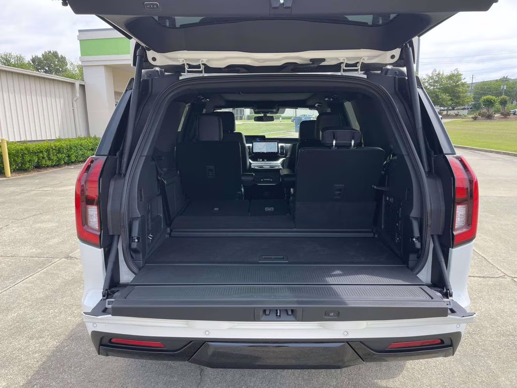 2025 Star White Metallic Tri-Coat Ford Expedition Platinum 4X4 SUV