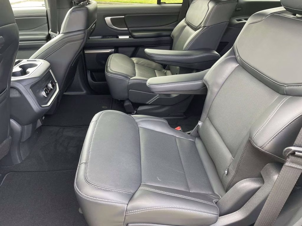 2025 Star White Metallic Tri-Coat Ford Expedition Platinum 4X4 SUV