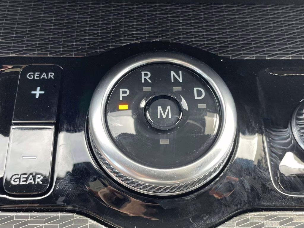 2025 Star White Metallic Tri-Coat Ford Expedition Platinum 4X4 SUV