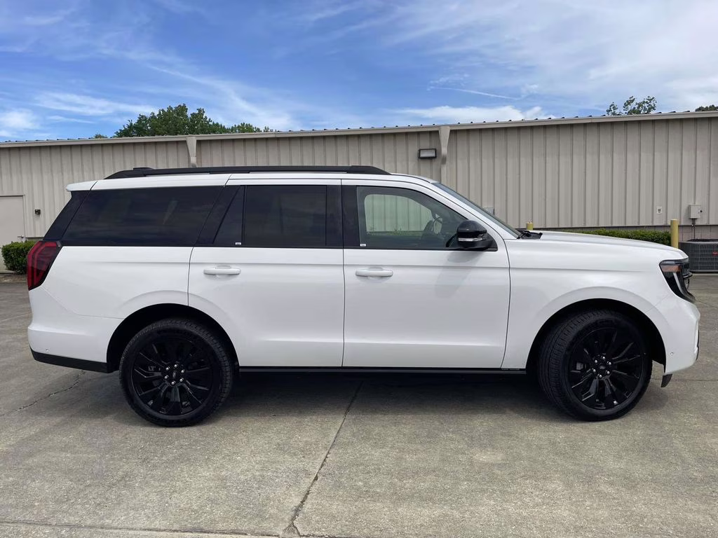 2025 Star White Metallic Tri-Coat Ford Expedition Platinum 4X4 SUV
