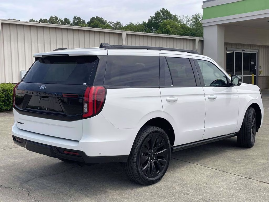 2025 Star White Metallic Tri-Coat Ford Expedition Platinum 4X4 SUV