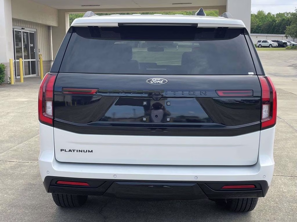 2025 Star White Metallic Tri-Coat Ford Expedition Platinum 4X4 SUV