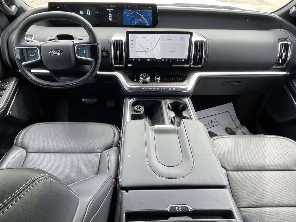 2025 Star White Metallic Tri-Coat Ford Expedition Platinum 4X4 SUV